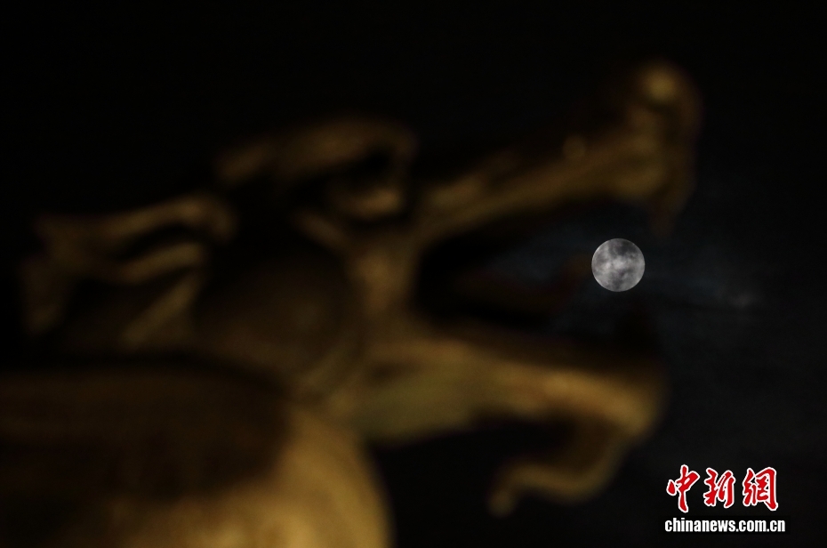 今年最大の満月、明るくくっきりと夜空に出現(xiàn)