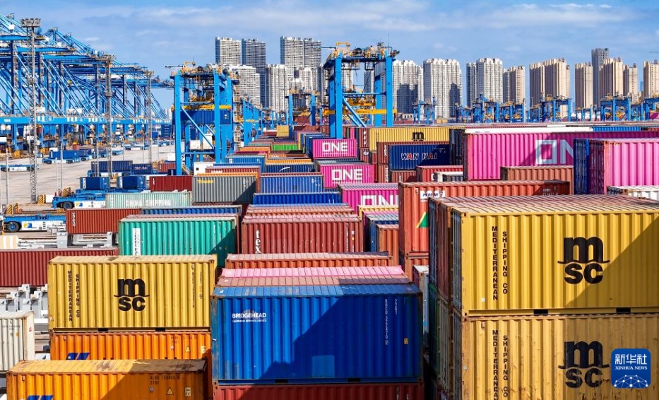 「ダブル11」控え、越境EC貨物船の出航相次ぐ　山東省青島市