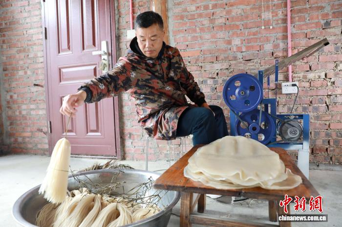 まもなく立冬、天日干し作業(yè)もピークに　広西?三江侗郷