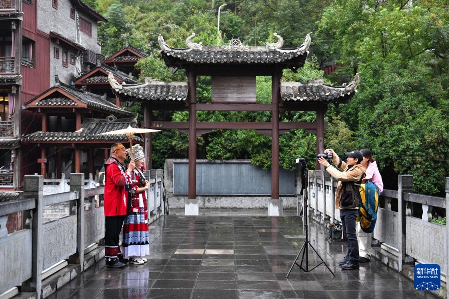 特色ある旅行寫真サービスで観光客を魅了する湖南省鳳凰古城