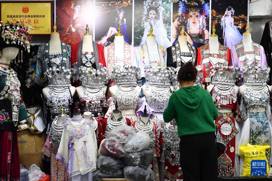 特色ある旅行寫真サービスで観光客を魅了する湖南省鳳凰古城