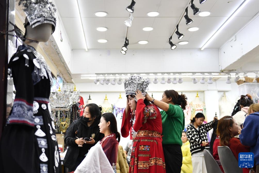 特色ある旅行寫真サービスで観光客を魅了する湖南省鳳凰古城