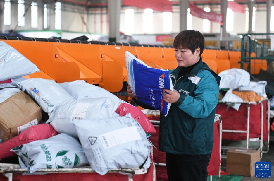 「ダブル11」到來(lái)　Eコマース?宅配企業(yè)が販売?出荷で大忙し