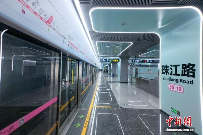 成都地下鉄30號(hào)線一期珠江路駅のホームの一角（撮影?劉忠俊）。