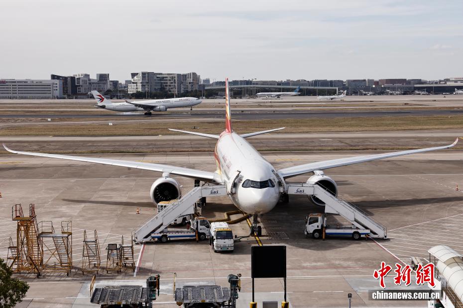 上海虹橋國(guó)際空港での、エアバスA330neo航空機(jī)の靜態(tài)展示（11月11日撮影?殷立勤）。
