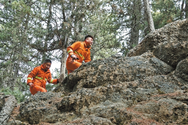 パトロールする森林保護(hù)員。