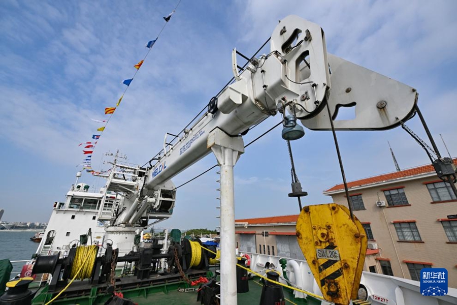 交通運(yùn)輸システム最大の航路標(biāo)識(shí)船「海巡176」が就役　海南省?？?></td></tr><tr><td class=