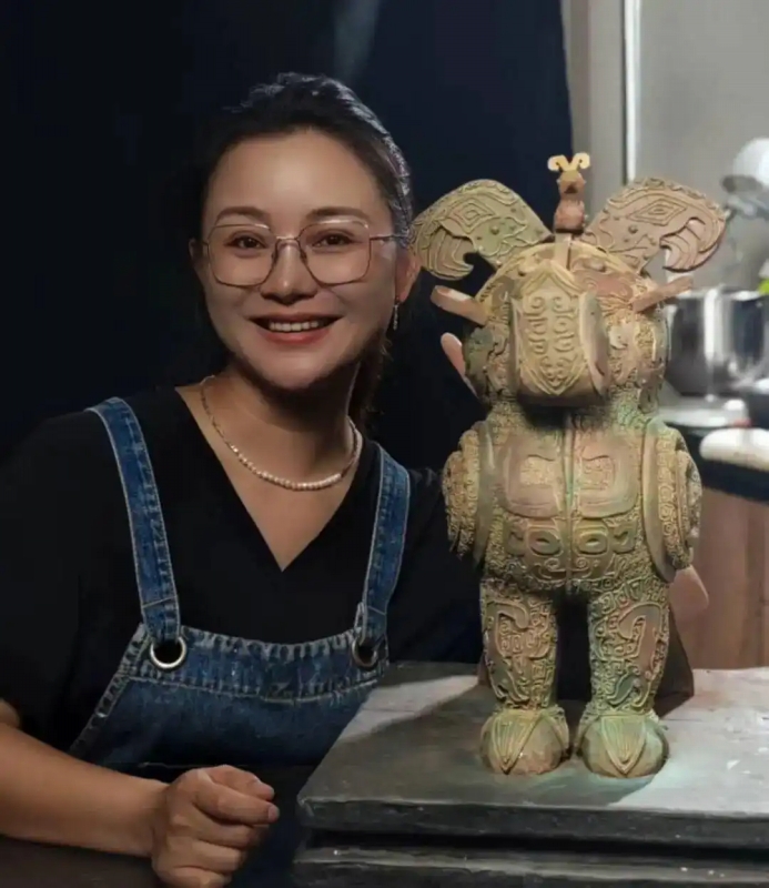 鄒明磊さんがスイーツで再現(xiàn)した「婦好鴞尊」（寫真提供?取材対象者）。