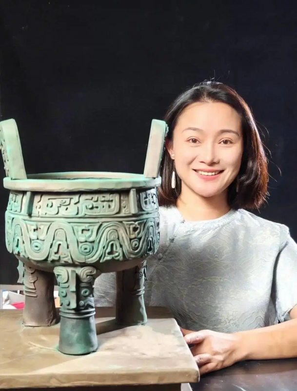 鄒明磊さんがスイーツで再現(xiàn)した「大克鼎」（寫真提供?取材対象者）。