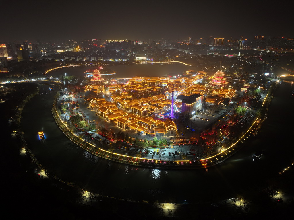 夜の京杭大運河を艶やかに彩る滄州區(qū)間のライトアップ　河北省滄州