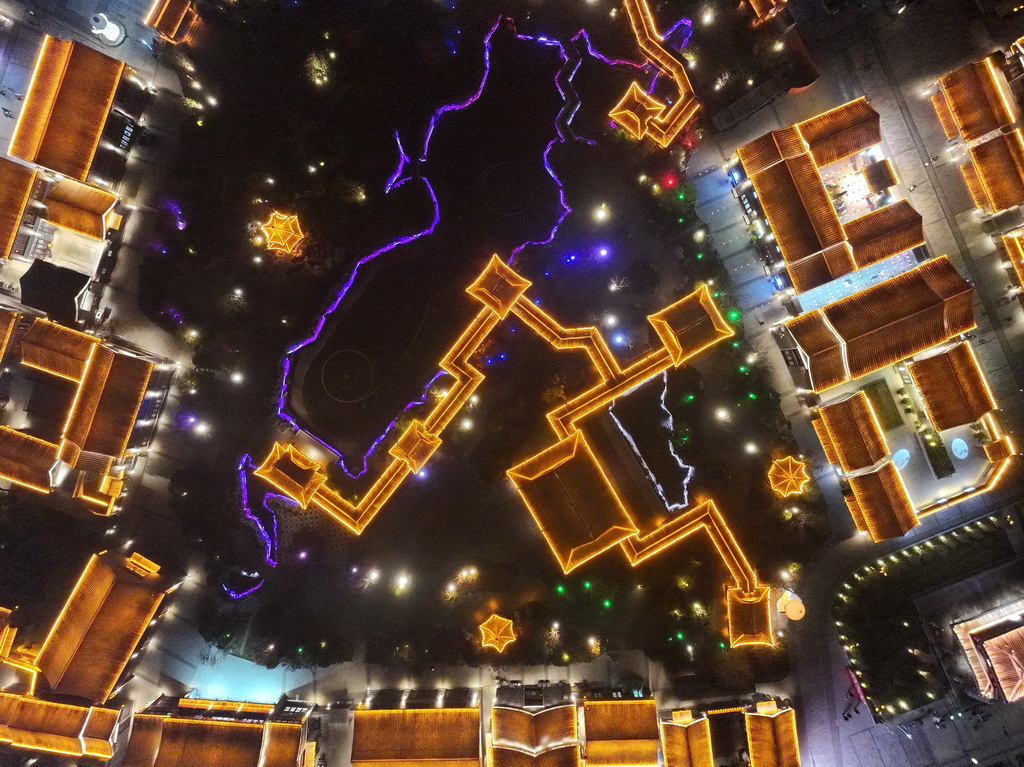 夜の京杭大運河を艶やかに彩る滄州區(qū)間のライトアップ　河北省滄州