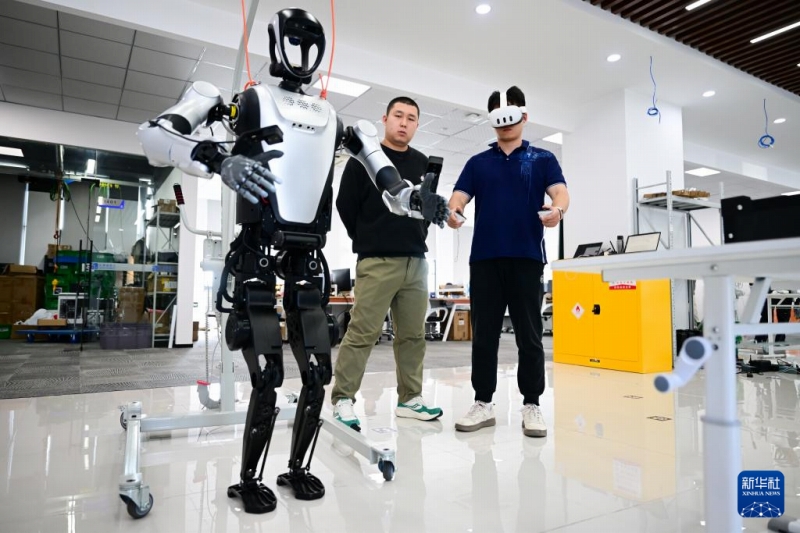 【新職業(yè)】人型ロボットの「トレーナー」、ロボット用アプリケーション開(kāi)発エンジニア