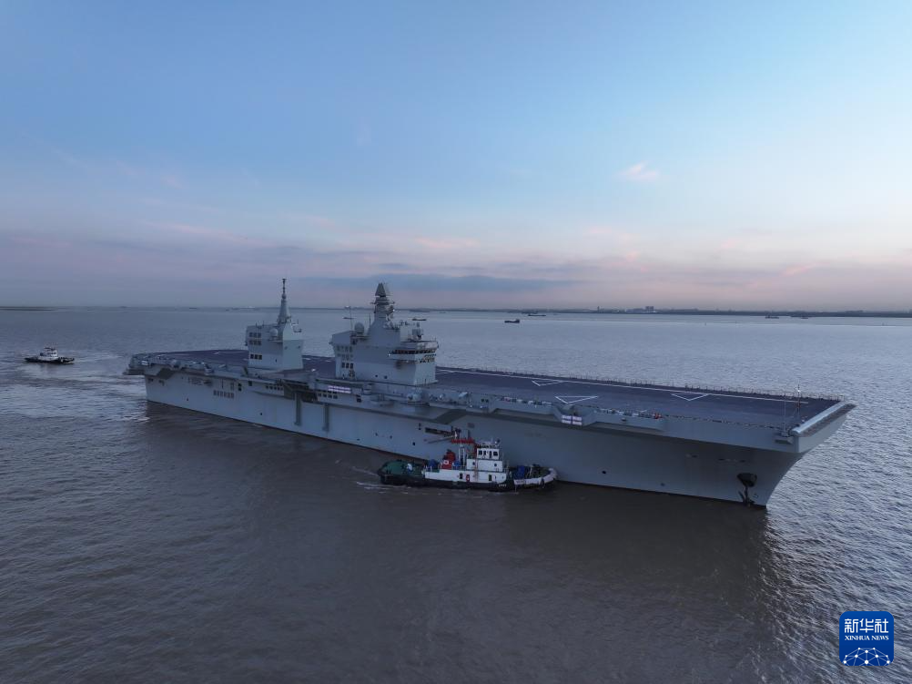 中國海軍の強(qiáng)襲揚(yáng)陸艦「四川」、初の航行試験を完了