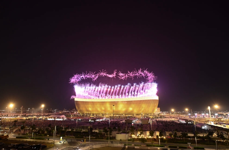 紙幣から見える中國と外國の友情　カタールのルサイルスタジアム