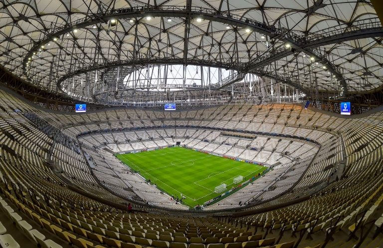 紙幣から見える中國と外國の友情　カタールのルサイルスタジアム