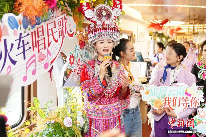 「星光?瀾滄江-メコン川號(hào)」の車內(nèi)で雲(yún)南民謡楽しむイベント