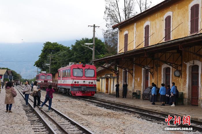 滇越鉄道?碧色寨駅が観光客に人気　雲南省