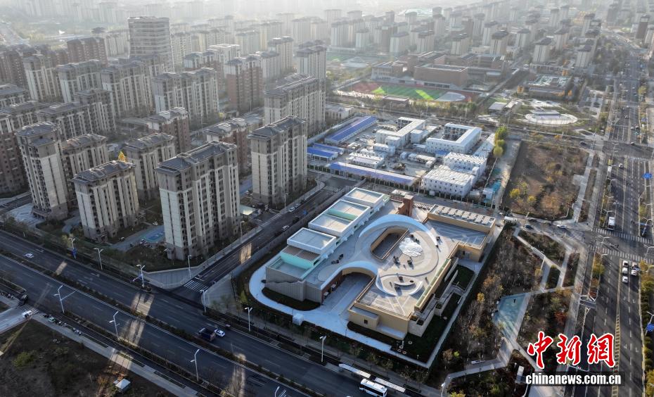 上空から撮影した雄安新區(qū)容西1號220kV変電所（ドローンによる撮影?韓氷）