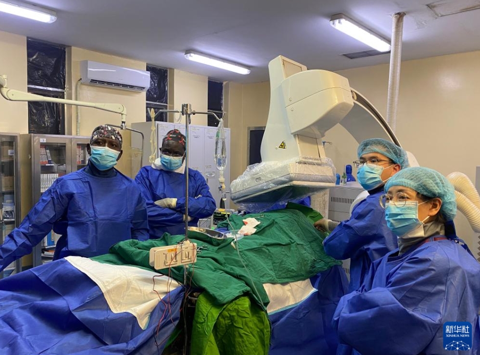 中國(guó)醫(yī)療チームがニジェールの病院と共同で無(wú)料診療を?qū)g施