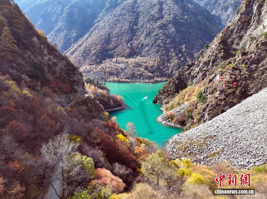 松坪溝の冬景色（11月19日、ドローンによる撮影?毛建軍）