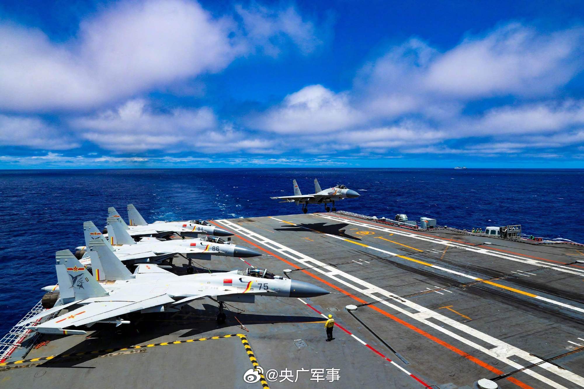 空母「遼寧」での艦載機(jī)「殲-15」の発著艦成功から13年