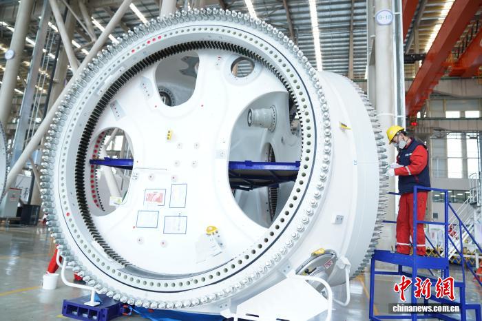 活況を呈する風(fēng)力発電機(jī)のローター軸生産　河北省秦皇島