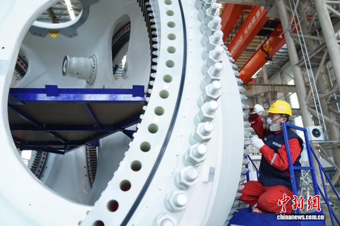 活況を呈する風(fēng)力発電機(jī)のローター軸生産　河北省秦皇島