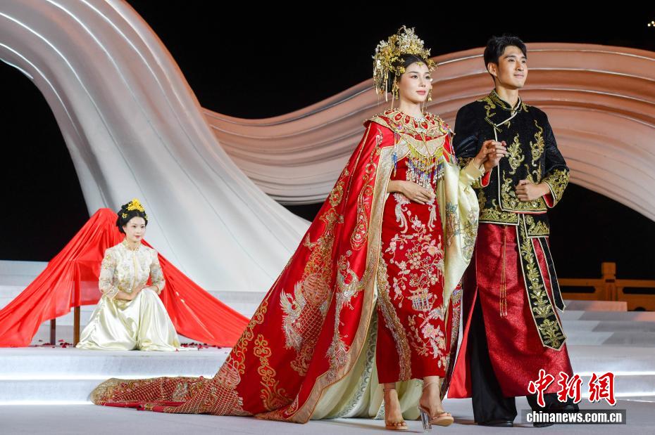 三亜天涯海角ウエディングフェスティバルで様々なスタイルの婚禮ショー　海南省