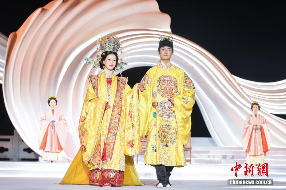 三亜天涯海角ウエディングフェスティバルで様々なスタイルの婚禮ショー　海南省