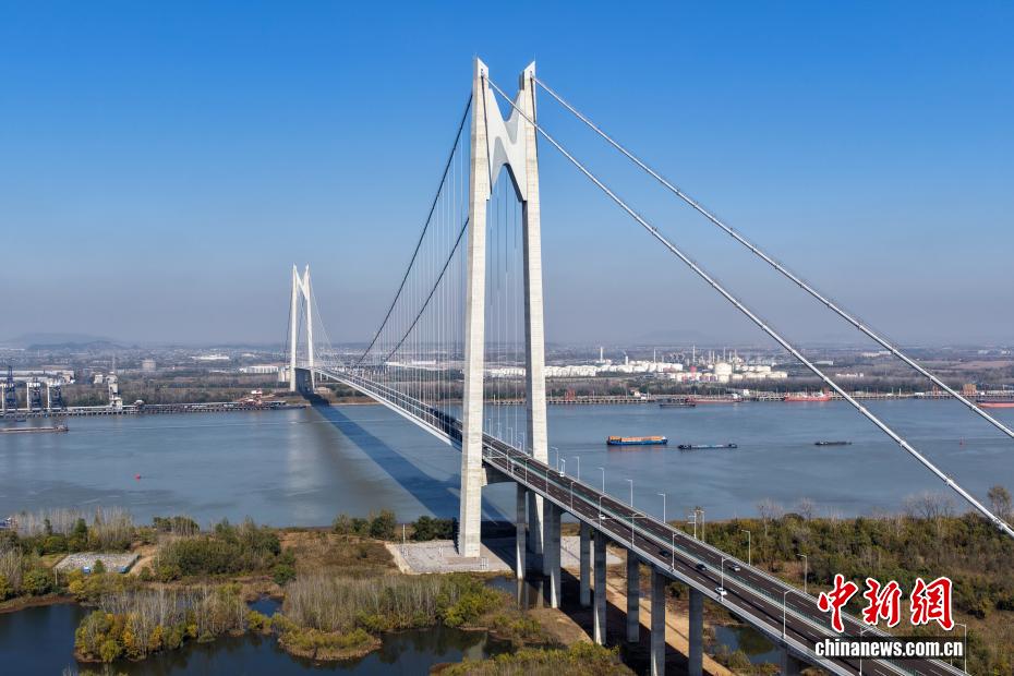 上空から撮影した南京新生圩長(zhǎng)江大橋（撮影?泱波)。