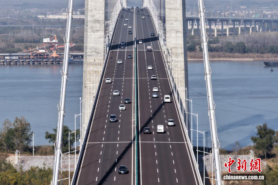 長江下流の新たな渡江ルートとなる南京新生圩長江大橋が完成?開通　江蘇省