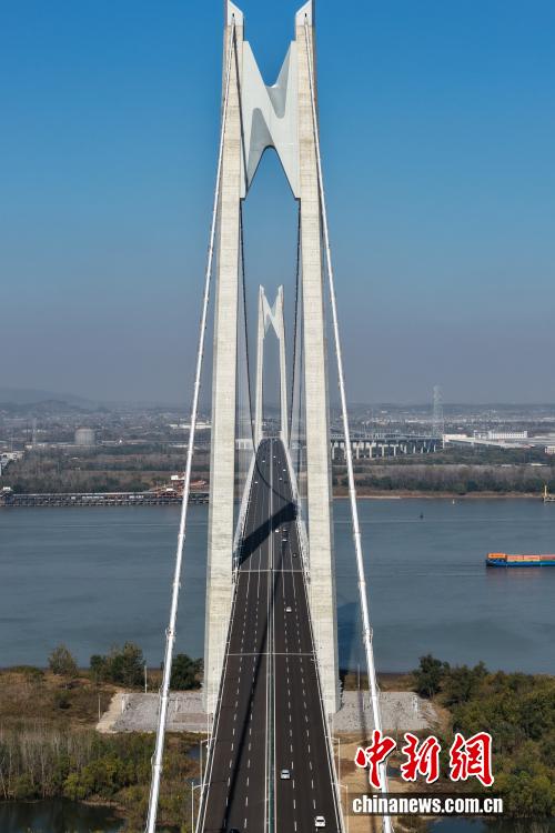 長(zhǎng)江下流の新たな渡江ルートとなる南京新生圩長(zhǎng)江大橋が完成?開通　江蘇省