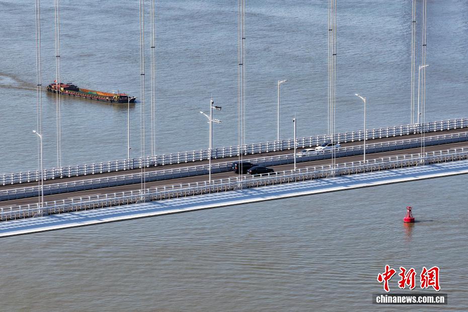 長江下流の新たな渡江ルートとなる南京新生圩長江大橋が完成?開通　江蘇省