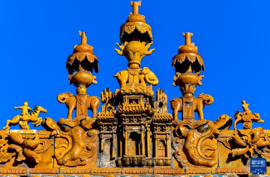 歴史的建造物の屋根に住む「瑞獣」たち　山西省