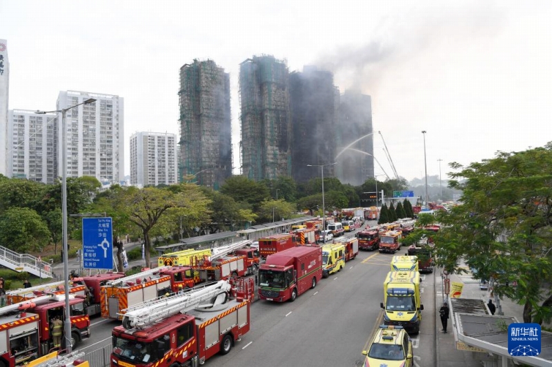 11月27日に撮影した香港特區(qū)新界大埔區(qū)の「宏福苑」火災(zāi)救援現(xiàn)場(chǎng)。撮影?陳鐸