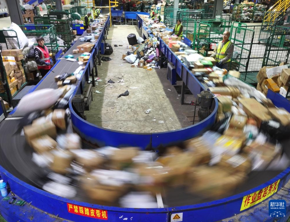 中國(guó)の年間宅配業(yè)務(wù)量が初の1800億件を突破