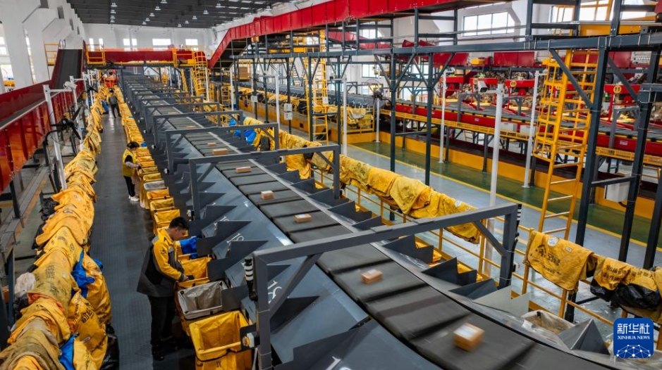 中國(guó)の年間宅配業(yè)務(wù)量が初の1800億件を突破