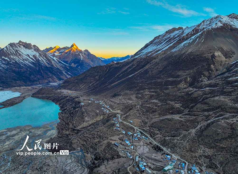 來(lái)古氷川の冬景色　西蔵?八宿