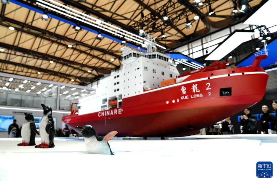 マリンテックチャイナ2025に展示された極地科學(xué)観測(cè)砕氷船「雪竜2號(hào)」の模型（12月2日撮影?張建松）。