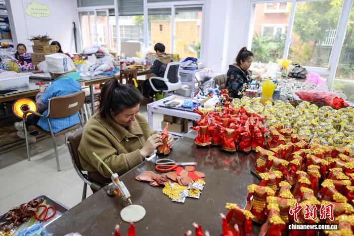 貴州省恵水県で作られている「中國版バービー人形」