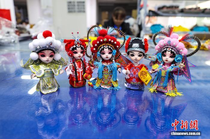 貴州省恵水県で作られている「中國(guó)版バービー人形」