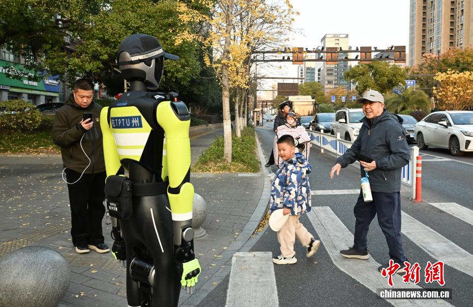 交通管理を強化するテクノロジー「AI交通警察官」が著任　浙江省杭州