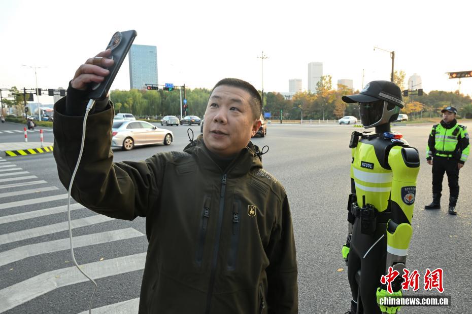 交通管理を強化するテクノロジー「AI交通警察官」が著任　浙江省杭州