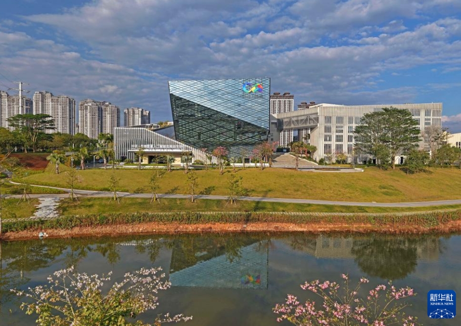 南寧市五象新區(qū)にある中國-ASEAN人工知能（AI）イノベーション協(xié)力センター（12月2日、ドローンによる撮影?周華）。