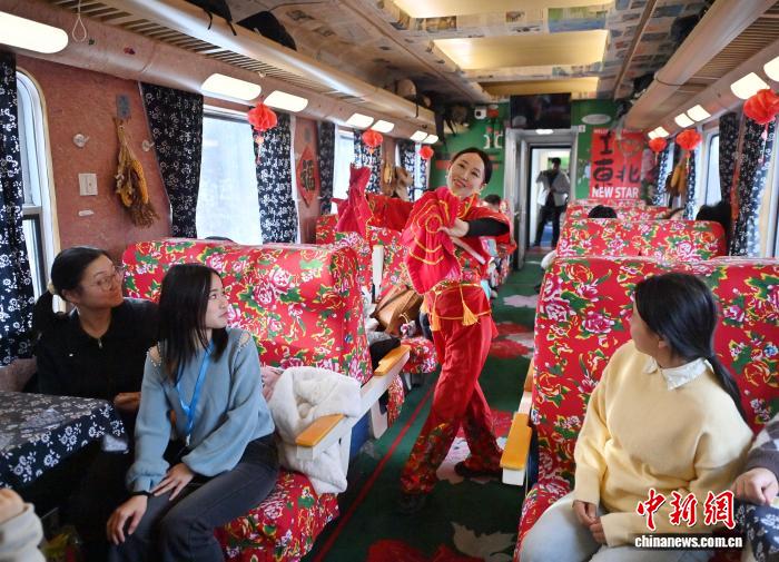 民俗風(fēng)情溢れる竜井―長白山「雪國特別列車」　吉林省