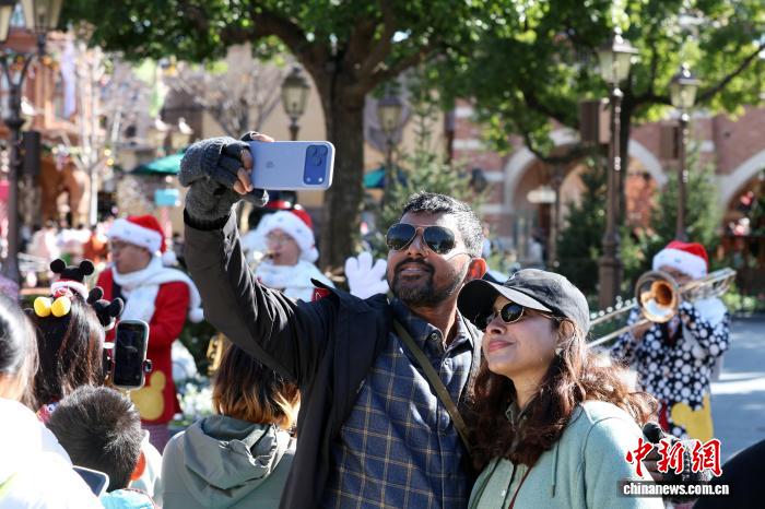上海ディズニーのディズニー?ウィンター?フロスティバルが來園客を魅了