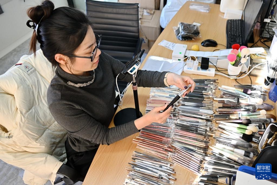 30億元級の美容経済を生み出す「メイクブラシ」　河北省青県