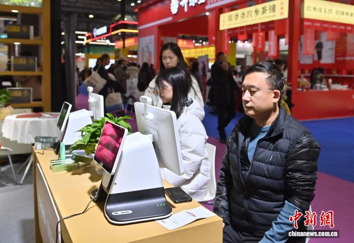 市民がAI中醫(yī)學(xué)とスマートライフを體験　吉林省長(zhǎng)春