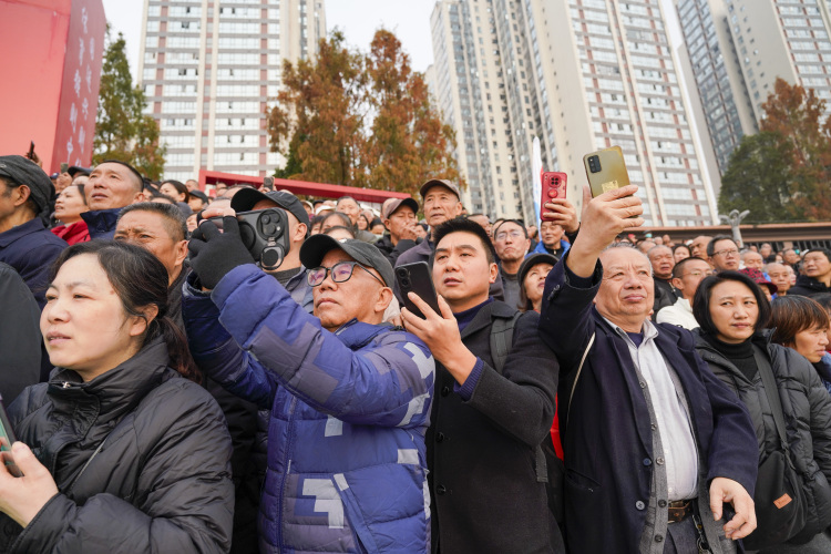 重慶萬(wàn)州區(qū)で長(zhǎng)江を泳いで橫斷する招待選手権大會(huì)