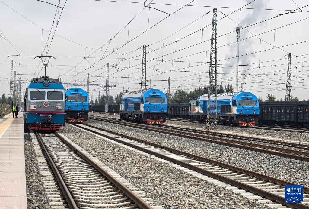 世界初の3.5萬(wàn)トン重量貨物列車群、試験運(yùn)行に成功